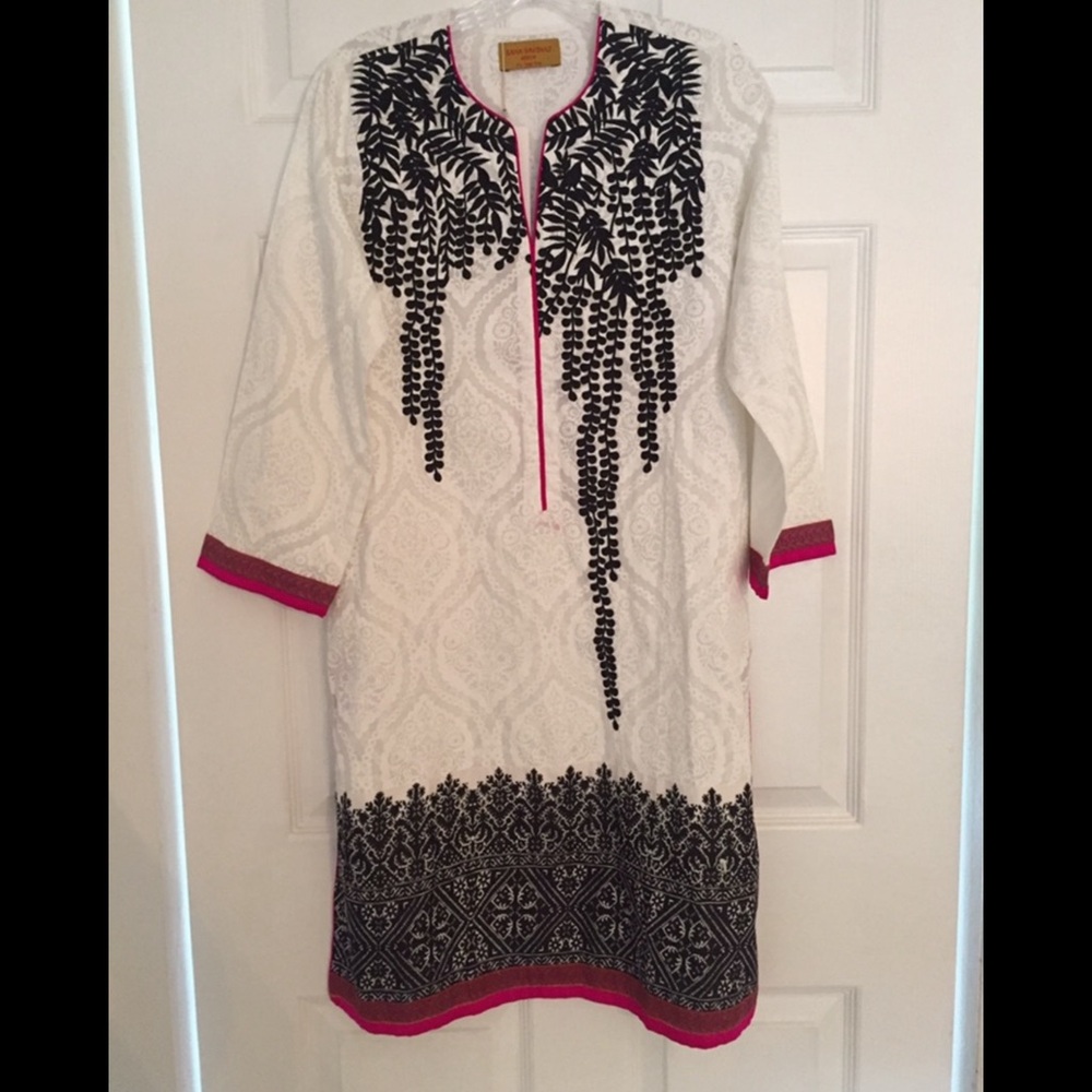 Sana Safinaz | Top | Sana Safinaz White Embroidered Kurta | Black•White•Pink